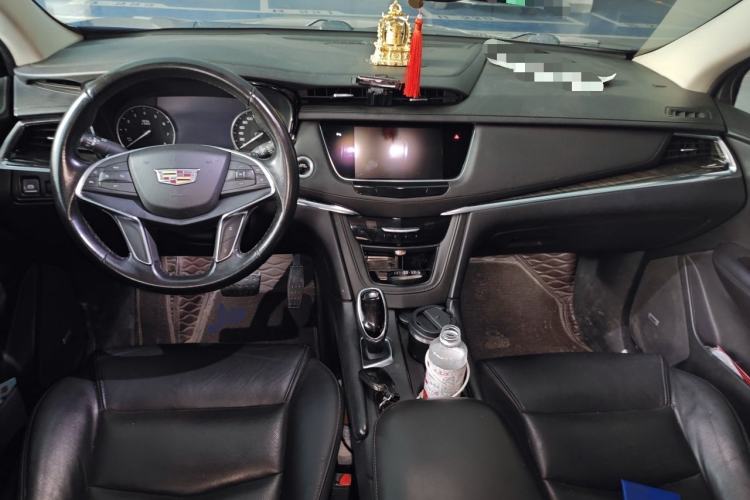 Used Cadillac XT5 2018 25T Luxury Model Center Console