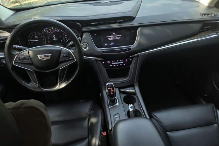 Used Cadillac XT5 2018 28T Four-Wheel Drive Luxury Model Center Console