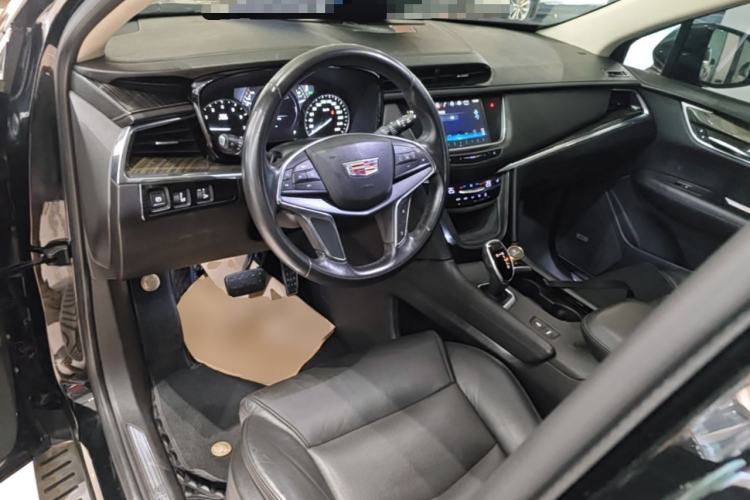 Used Cadillac XT5 2018 25T Luxury Model Center Console