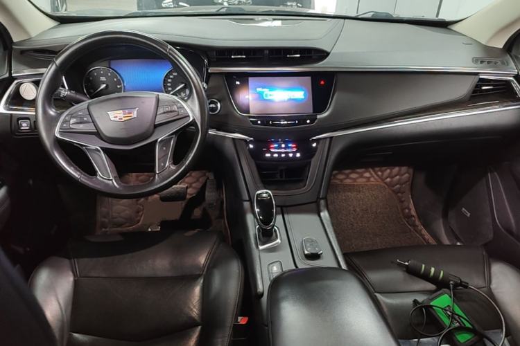 Used Cadillac XT5 2018 25T Luxury Model Center Console