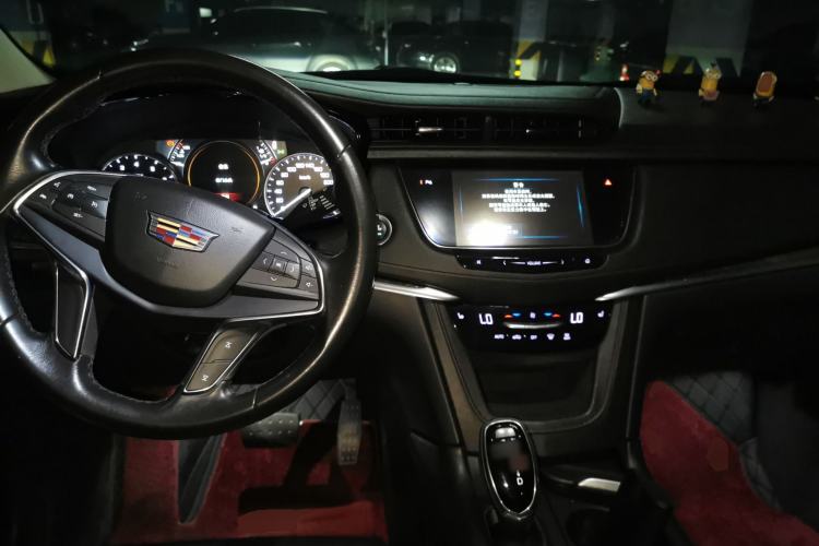 Used Cadillac XT5 2018 28T Four-Wheel Drive Luxury Model Center Console