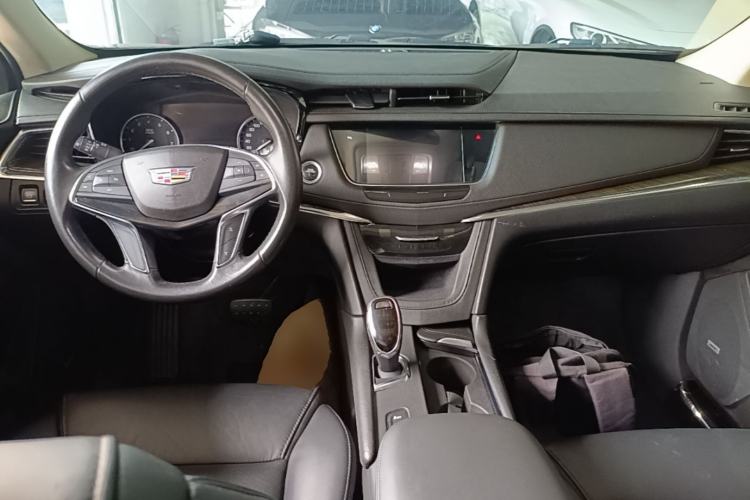 Used Cadillac XT5 2018 28T Four-Wheel Drive Luxury Model Center Console