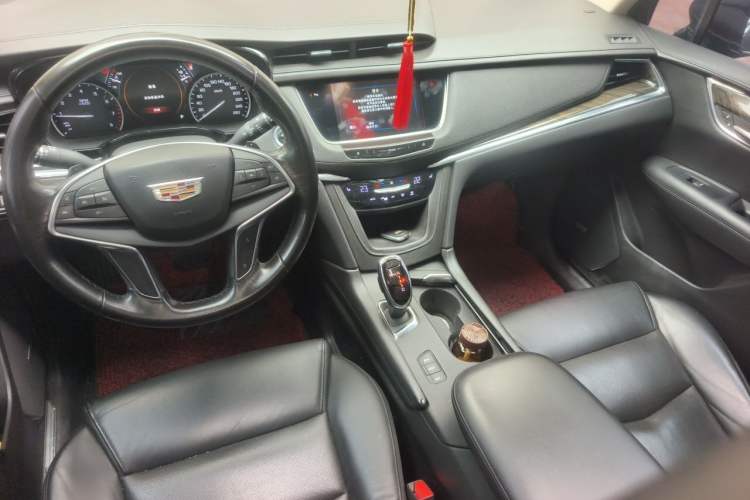 Used Cadillac XT5 2018 28T Four-Wheel Drive Luxury Model Center Console