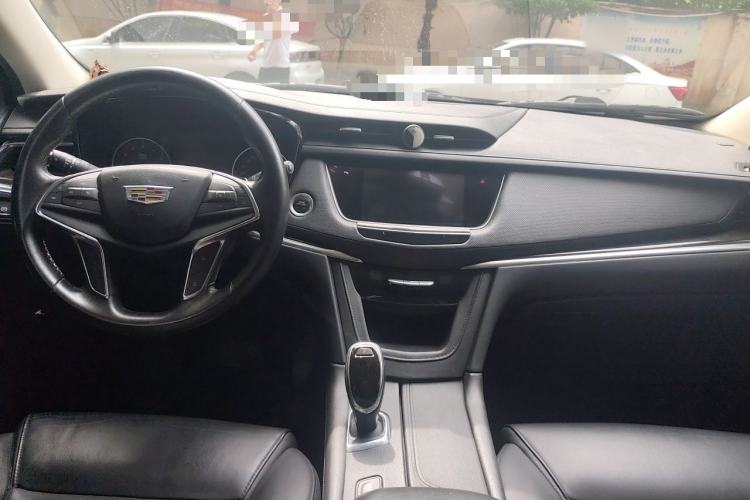 Used Cadillac XT5 2018 25T Luxury Model Center Console