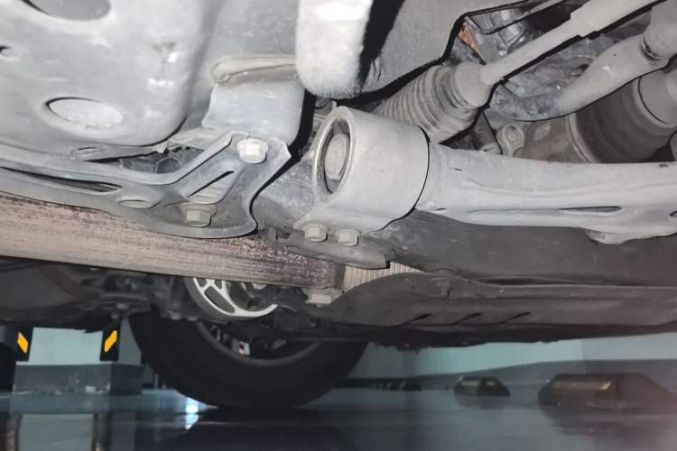 Used Cadillac XT5 2018 28E Four-Wheel Drive Tech Version Chassis Front Right