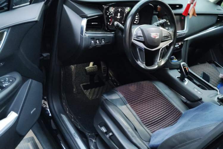 Used Cadillac XT5 2018 25T Luxury Model Driver Seat