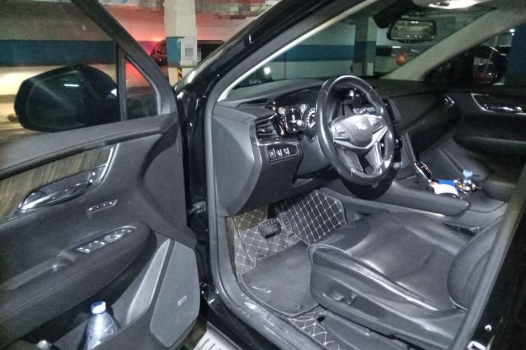 Used Cadillac XT5 2018 25T Luxury Model Driver Seat