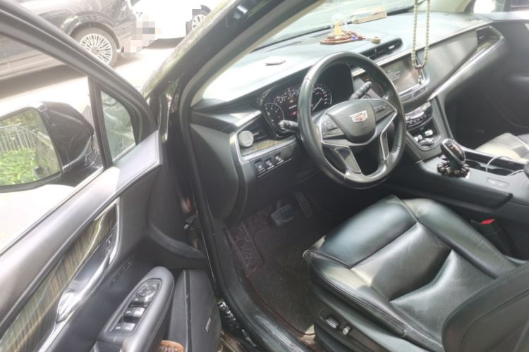 Used Cadillac XT5 2018 25T Luxury Model Driver Seat