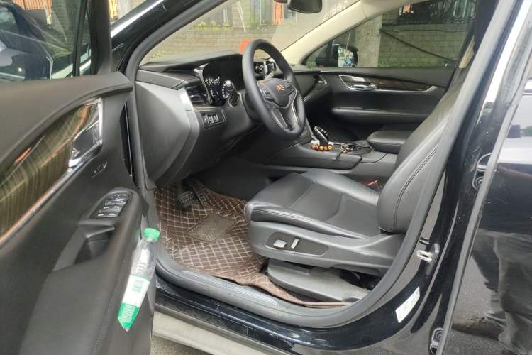 Used Cadillac XT5 2018 25T Luxury Model Driver Seat