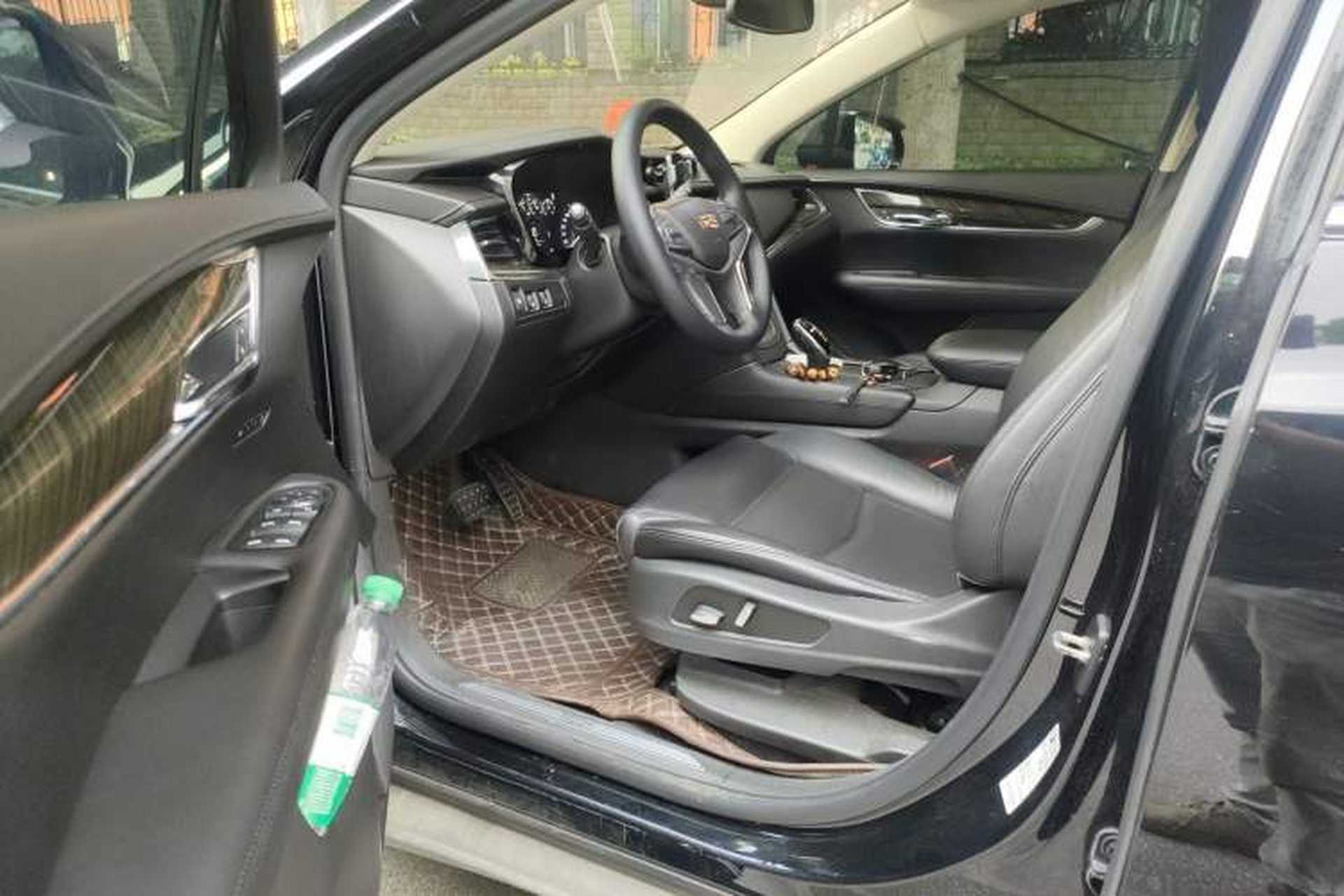 Used Cadillac XT5 2018 25T Luxury Model Driver Seat