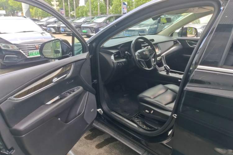 Used Cadillac XT5 2018 25T Luxury Model Driver Seat