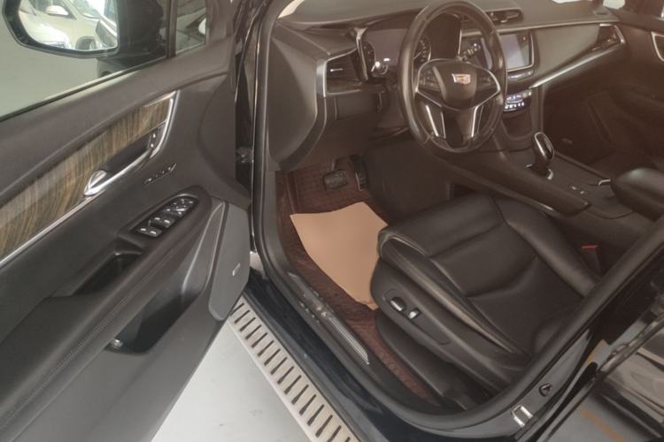 Used Cadillac XT5 2018 25T Luxury Model Driver Seat