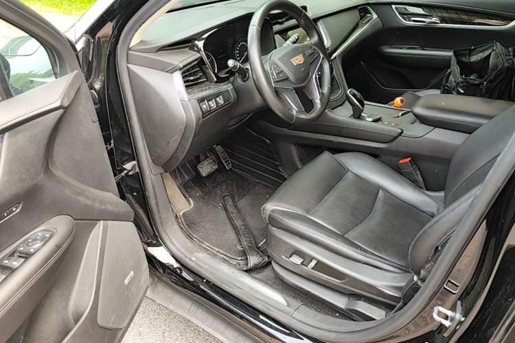 Used Cadillac XT5 2018 25T Luxury Model Driver Seat