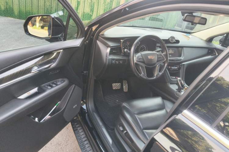 Used Cadillac XT5 2018 25T Luxury Model Driver Seat