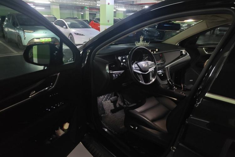 Used Cadillac XT5 2018 25T Luxury Model Driver Seat
