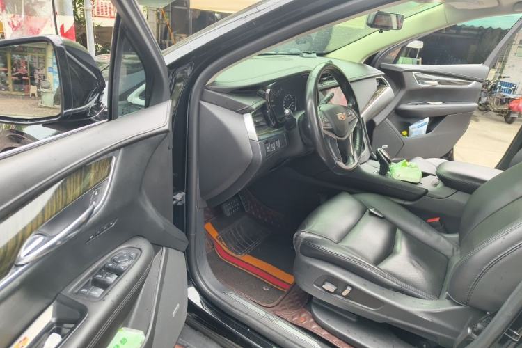 Used Cadillac XT5 2018 25T Luxury Model Driver Seat