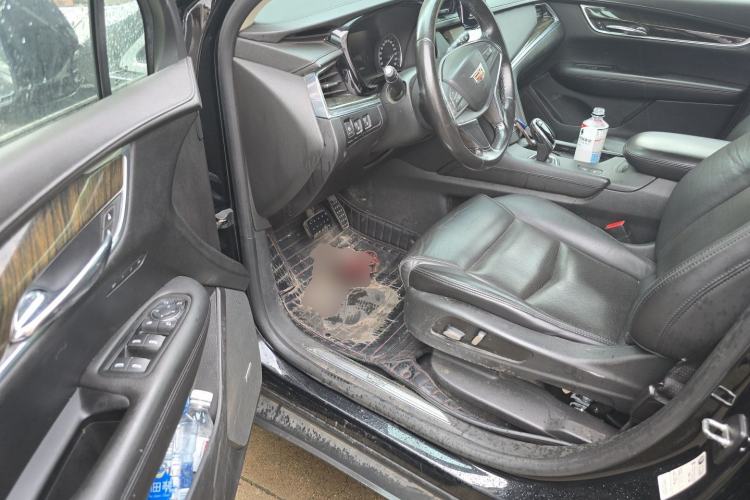 Used Cadillac XT5 2018 25T Luxury Model Driver Seat