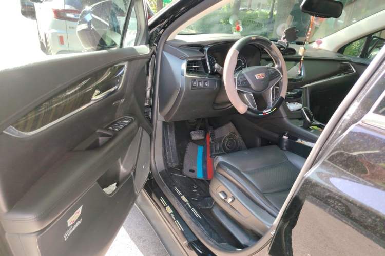 Used Cadillac XT5 2018 25T Luxury Model Driver Seat