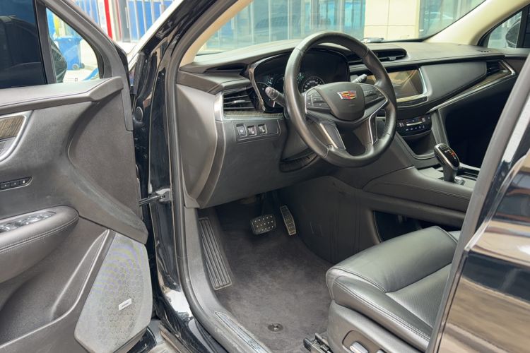 Used Cadillac XT5 2018 25T Luxury Model Driver Seat