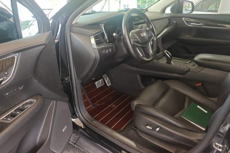 Used Cadillac XT5 2018 25T Luxury Model Driver Seat