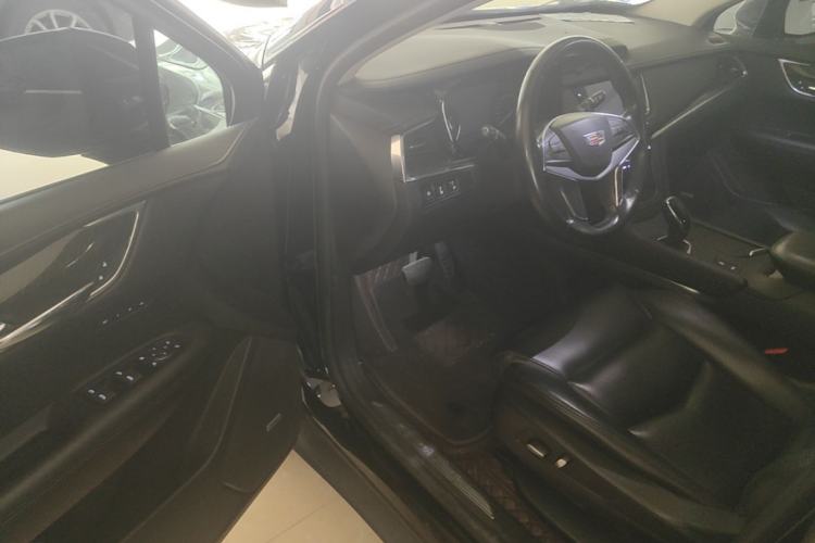 Used Cadillac XT5 2018 25T Luxury Model Driver Seat