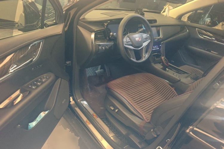 Used Cadillac XT5 2018 25T Luxury Model Driver Seat