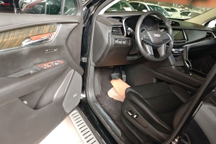 Used Cadillac XT5 2018 25T Luxury Model Driver Seat