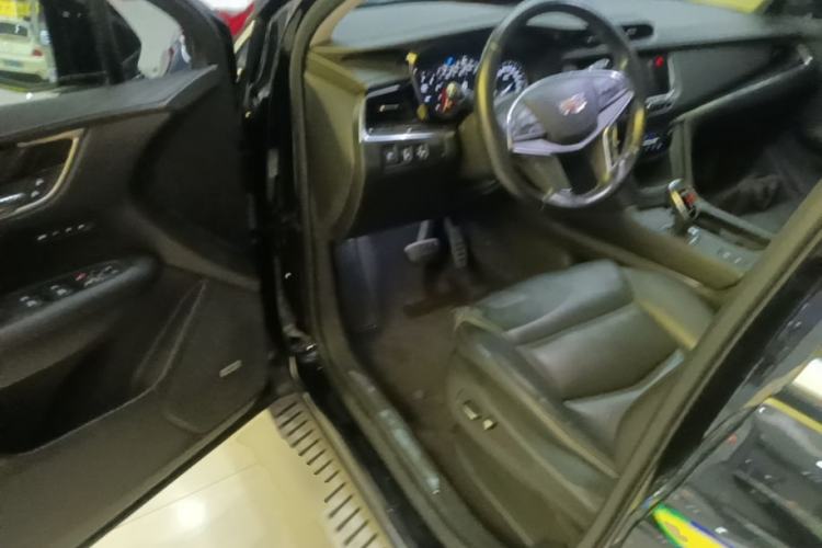 Used Cadillac XT5 2018 25T Luxury Model Driver Seat