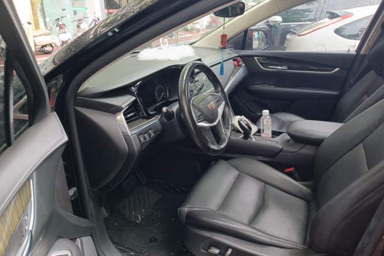 Used Cadillac XT5 2018 25T Luxury Model Driver Seat