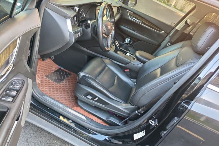 Used Cadillac XT5 2018 25T Luxury Model Driver Seat