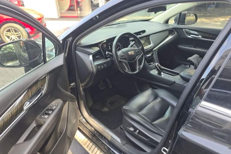Used Cadillac XT5 2018 25T Luxury Model Driver Seat