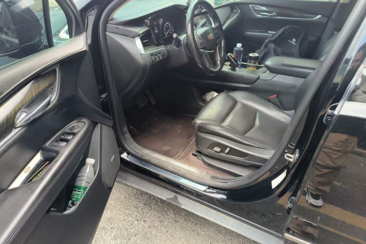 Used Cadillac XT5 2018 25T Luxury Model Driver Seat