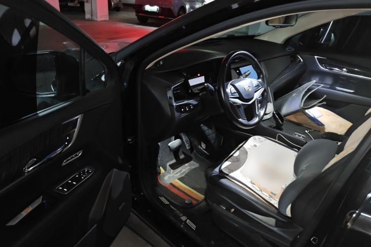 Used Cadillac XT5 2018 25T Luxury Model Driver Seat