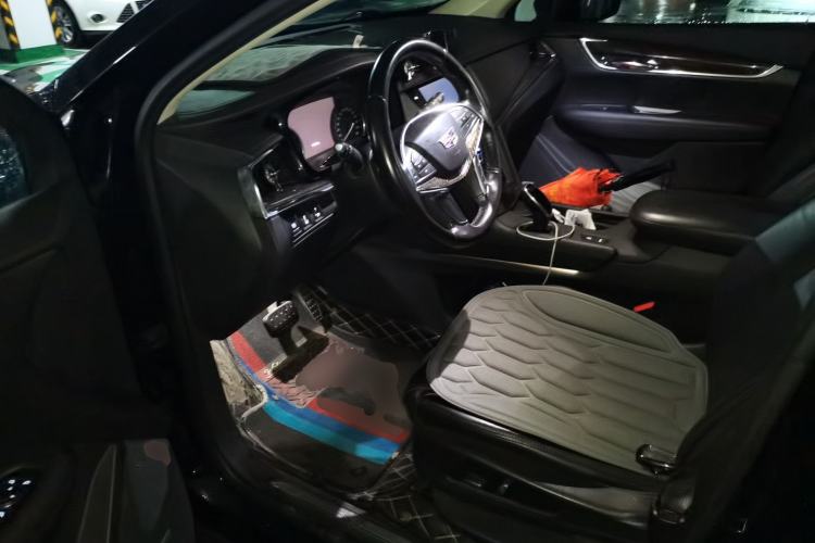 Used Cadillac XT5 2018 25T Luxury Model Driver Seat