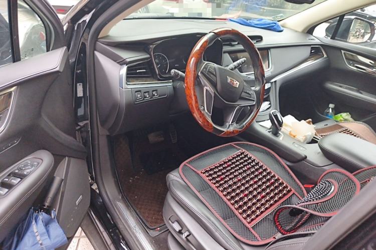 Used Cadillac XT5 2018 25T Luxury Model Driver Seat