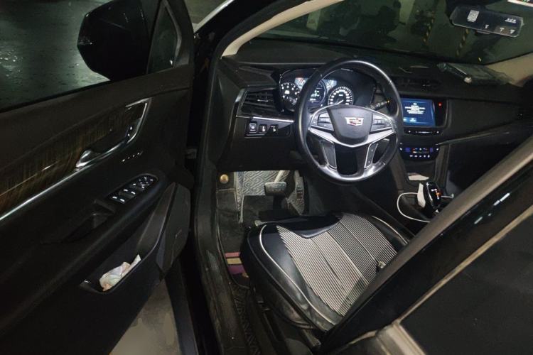 Used Cadillac XT5 2018 25T Luxury Model Driver Seat