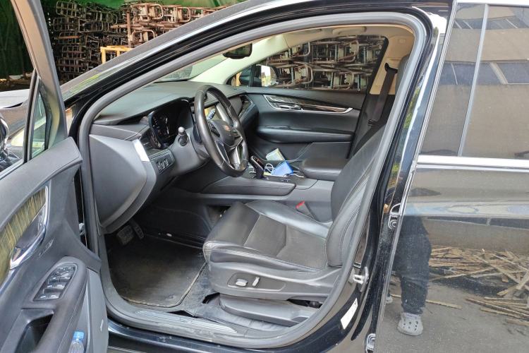Used Cadillac XT5 2018 25T Luxury Model Driver Seat
