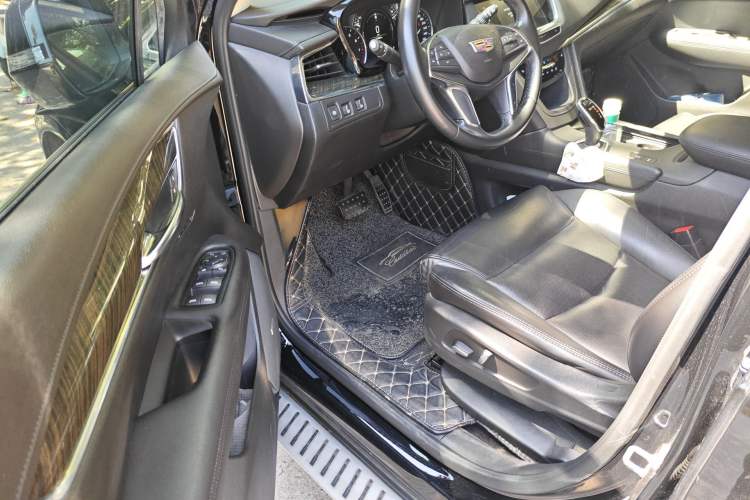 Used Cadillac XT5 2018 25T Luxury Model Driver Seat