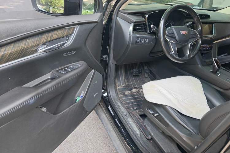 Used Cadillac XT5 2018 25T Luxury Model Driver Seat