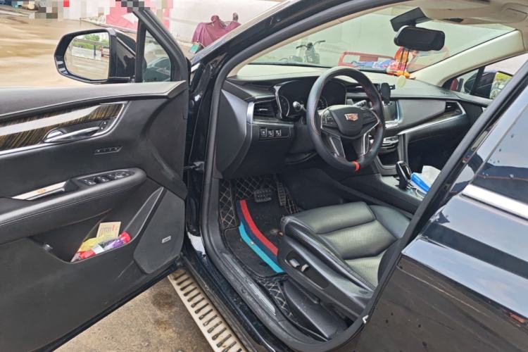 Used Cadillac XT5 2018 25T Luxury Model Driver Seat