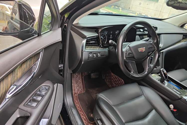 Used Cadillac XT5 2018 25T Luxury Model Driver Seat