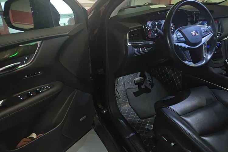 Used Cadillac XT5 2018 25T Luxury Model Driver Seat