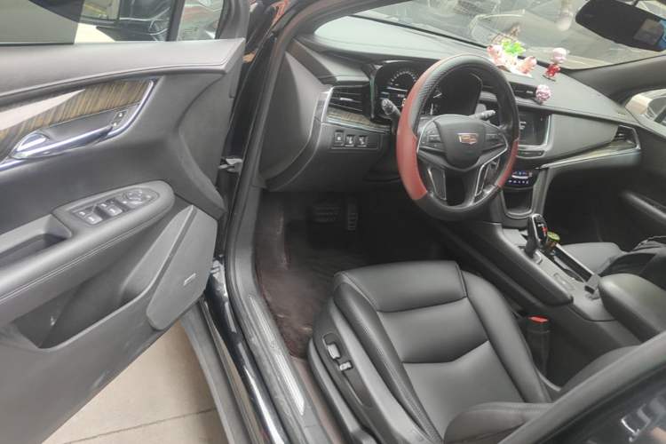 Used Cadillac XT5 2018 25T Tech Model Driver Seat
