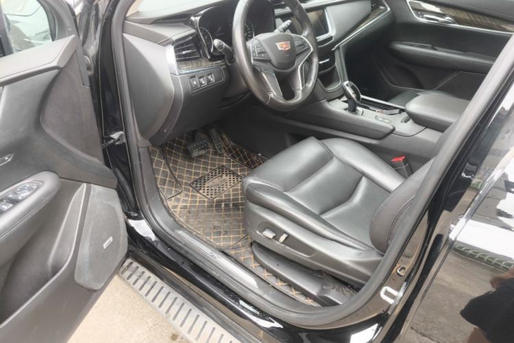 Used Cadillac XT5 2018 25T Luxury Model Driver Seat