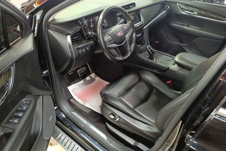 Used Cadillac XT5 2018 25T Luxury Model Driver Seat