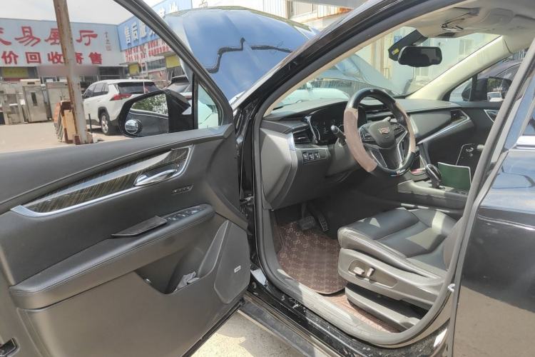 Used Cadillac XT5 2018 25T Luxury Model Driver Seat