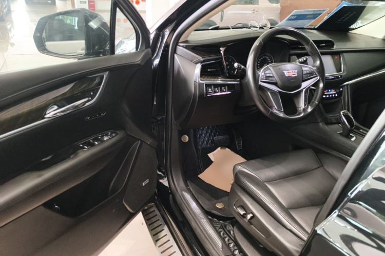 Used Cadillac XT5 2018 25T Luxury Model Driver Seat