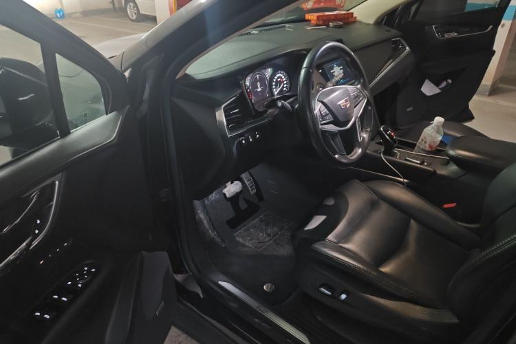 Used Cadillac XT5 2018 25T Luxury Model Driver Seat
