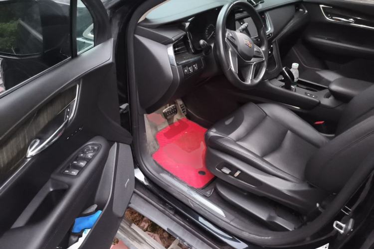 Used Cadillac XT5 2018 25T Luxury Model Driver Seat