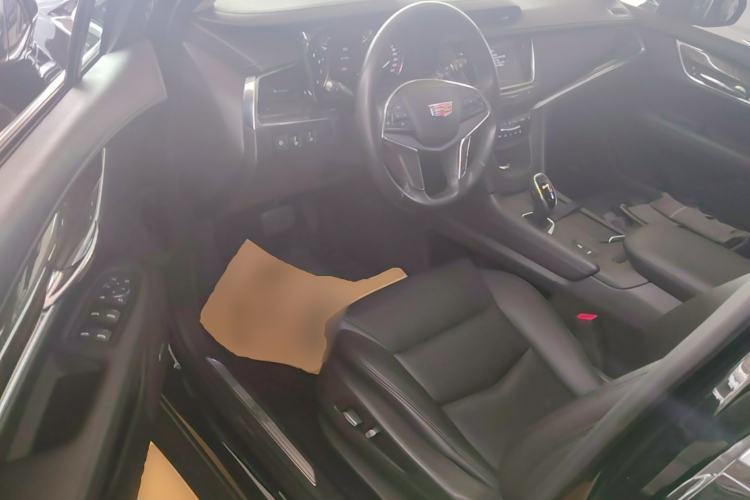 Used Cadillac XT5 2018 25T Luxury Model Driver Seat